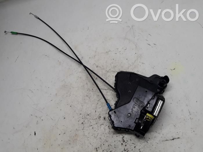 Toyota Avensis T250 Front door lock 
