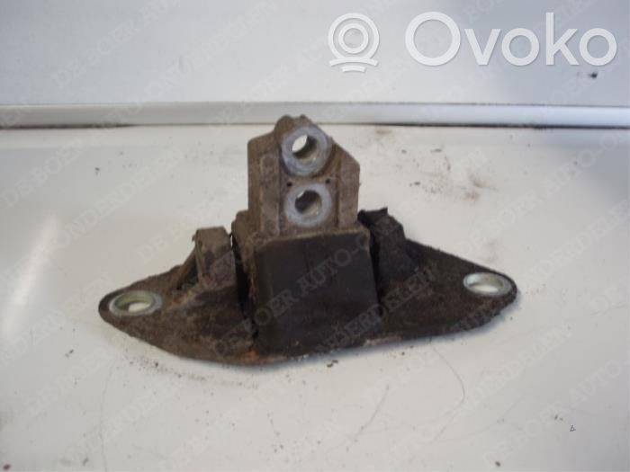 Volvo S60 Engine mount bracket 