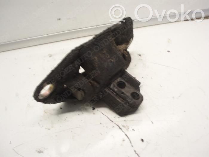 Volvo V70 Engine mount bracket 