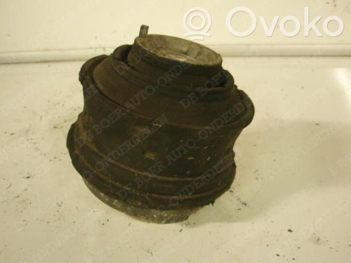 Mercedes-Benz C W202 Engine mount bracket 