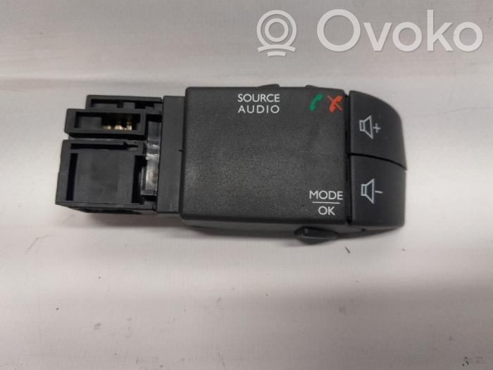 Renault Clio IV Steering wheel buttons/switches 