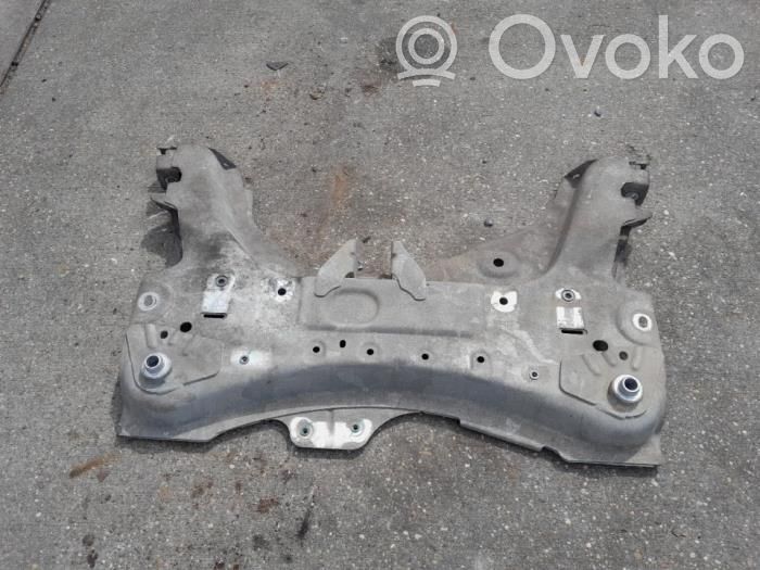 Renault Clio IV Priekinis traversas 