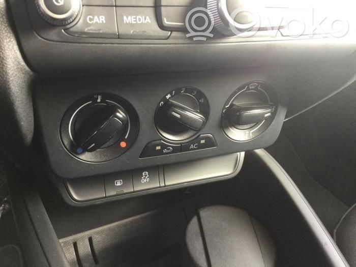 Audi A1 Climate control unit 