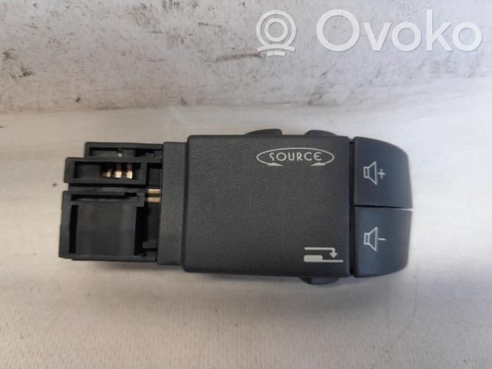 Renault Twingo II Steering wheel buttons/switches 