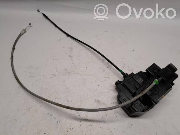 Nissan Qashqai Aizmugurē slēdzene 