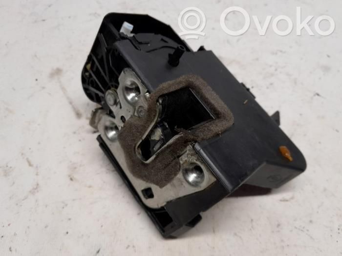 Dacia Sandero III Zamek drzwi tylnych 