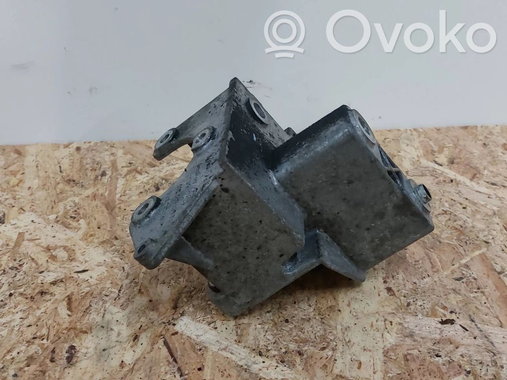 Bentley Continental Power steering pump mounting bracket 