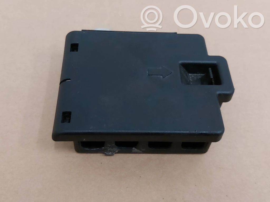 Porsche Cayenne (9Y0 9Y3) Current control relay 