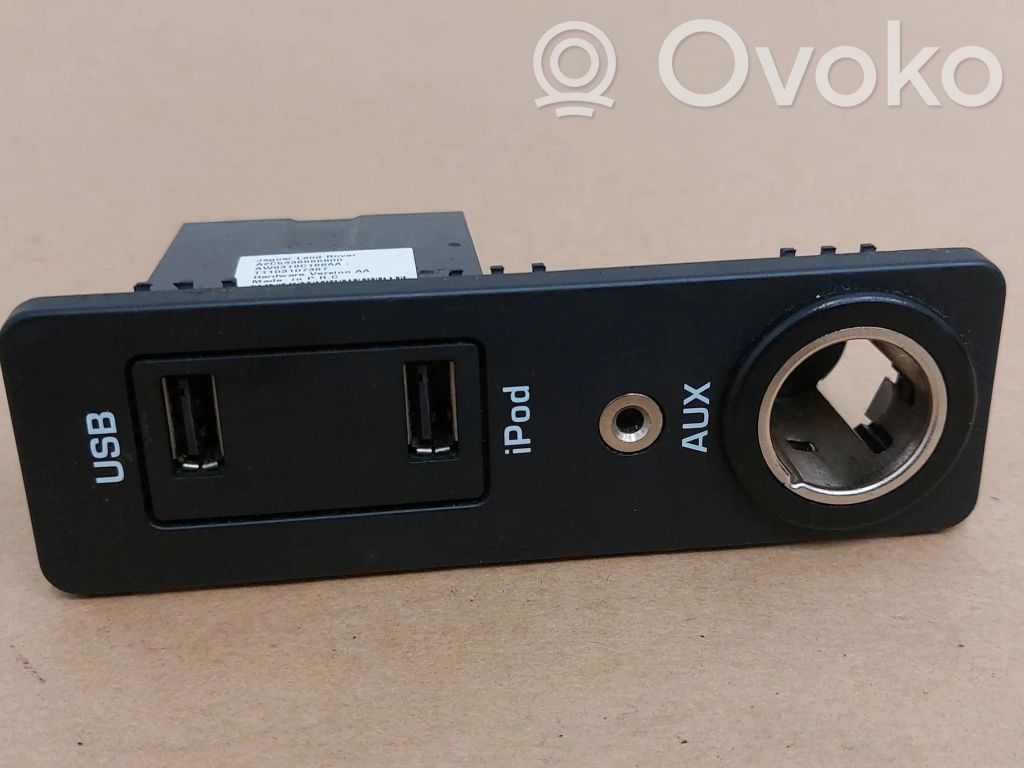 Land Rover Evoque I USB socket connector 