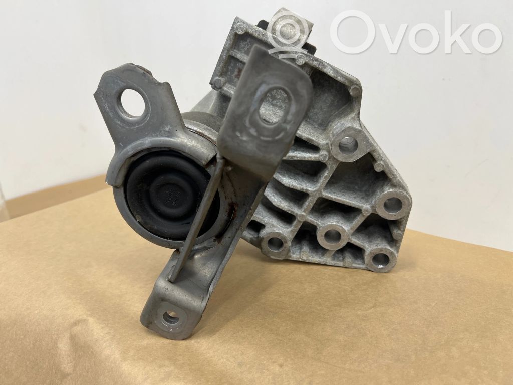 Land Rover Evoque I Engine mounting bracket 