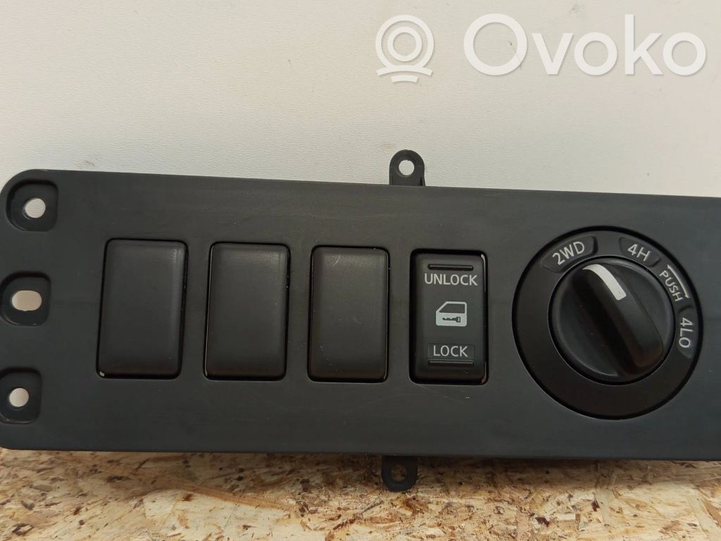 Nissan Navara D40 Otros interruptores/perillas/selectores 