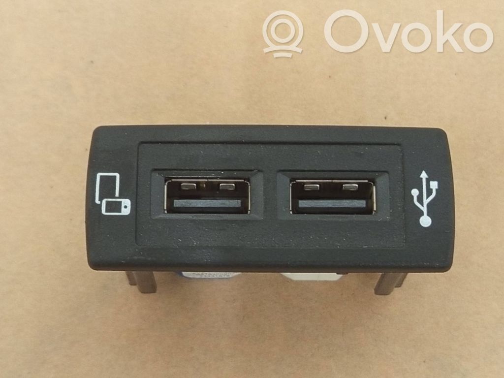 Mercedes-Benz Vito Viano W447 Gniazdo / Złącze USB 