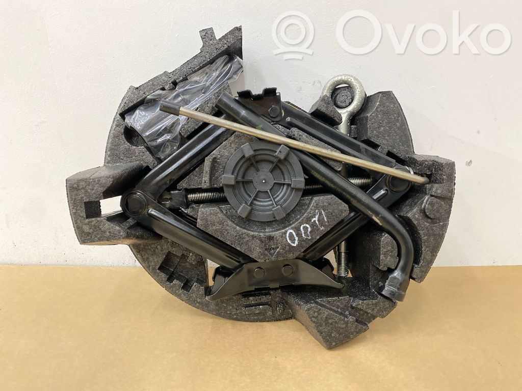 Volvo V40 Tool set 