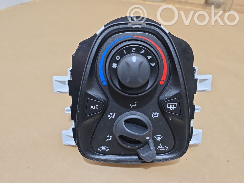 Peugeot 108 Climate control unit 