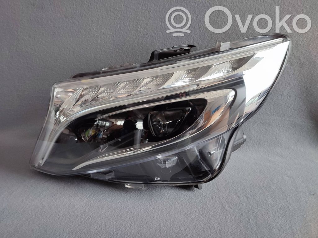 Mercedes-Benz V Class W447 Lampa przednia 