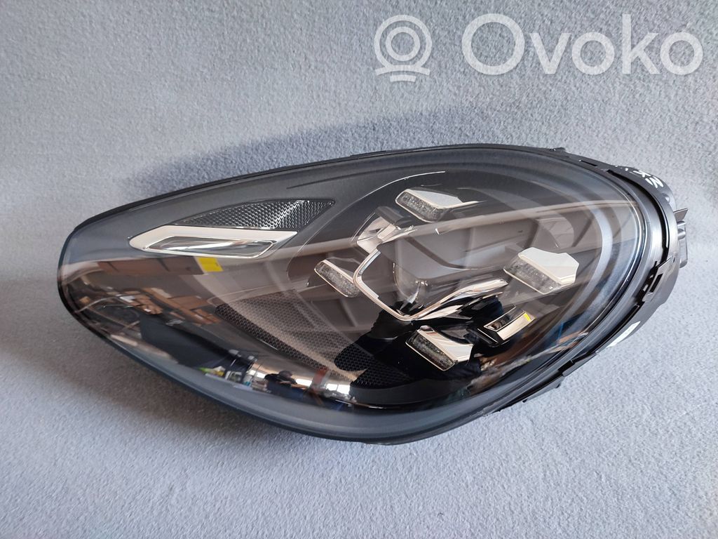 Porsche Cayenne (92A) Lampa przednia 