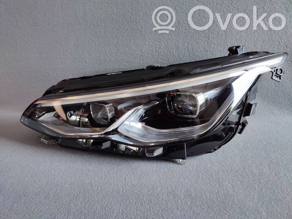 Volkswagen Golf VIII Faro/fanale 