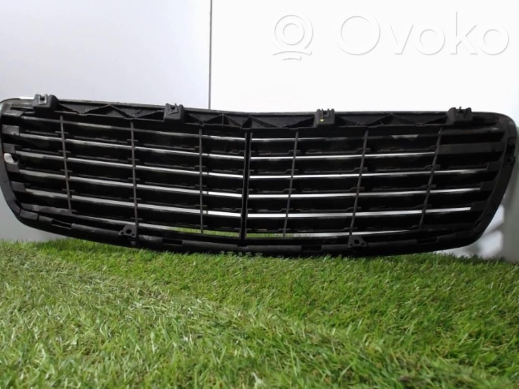 Mercedes-Benz E W211 Atrapa chłodnicy / Grill 