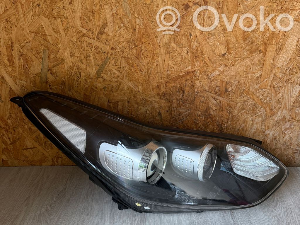 KIA Sportage Lampa przednia 