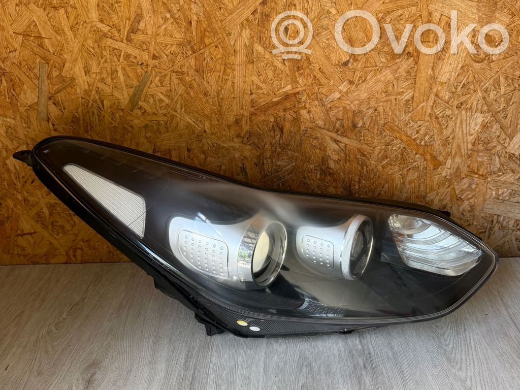 KIA Sportage Lampa przednia 