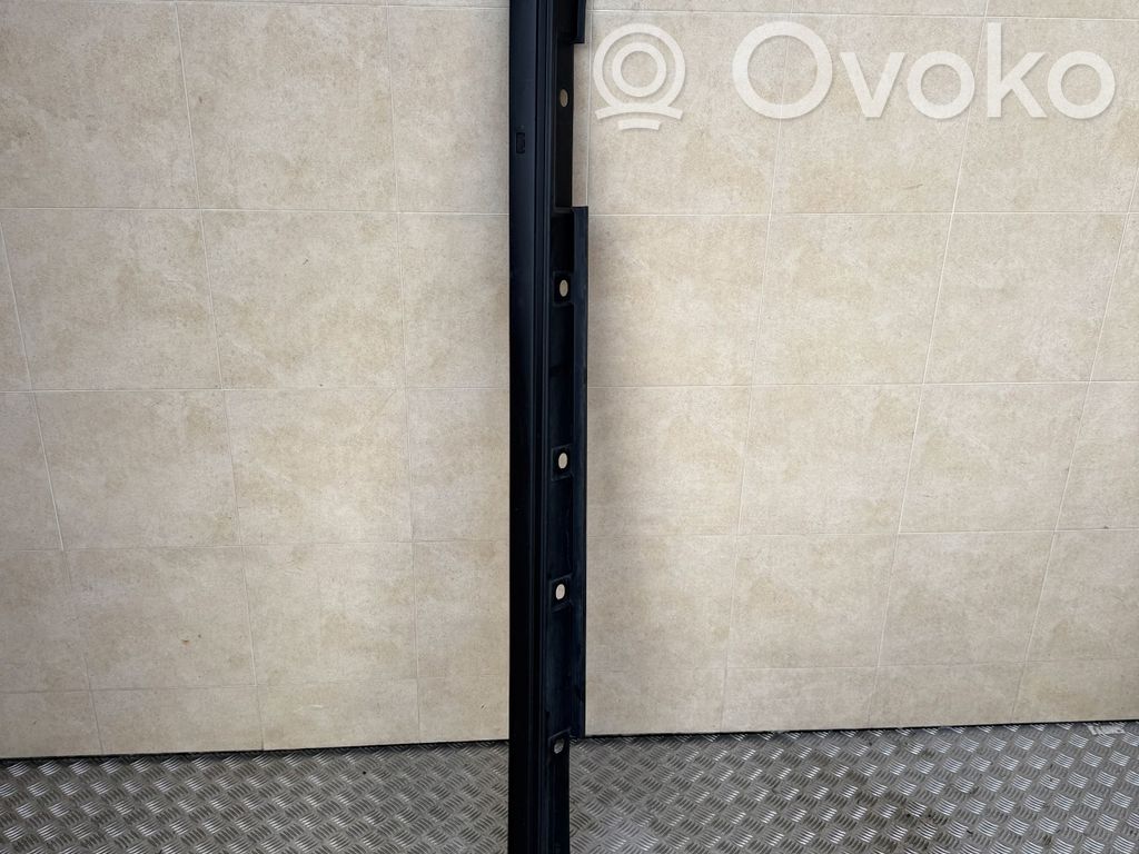 Moldura del faldón lateral   7586076030
