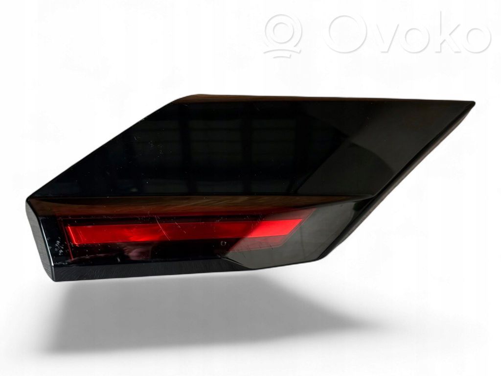 Citroen C4 III e-C4 Lampy tylnej klapy bagażnika 