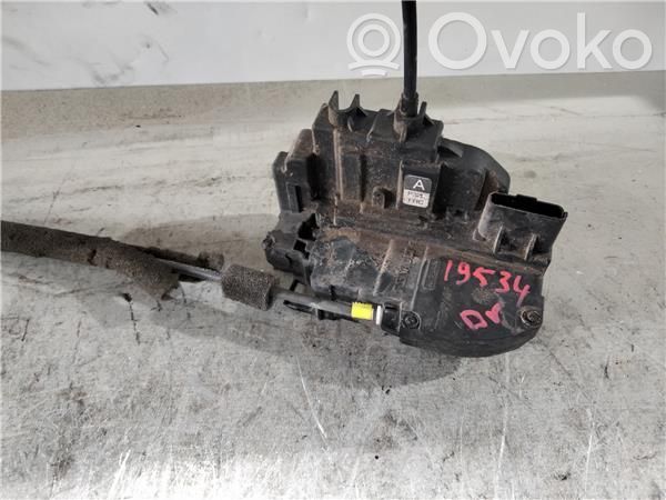 Nissan Qashqai Priekšpusē slēdzene 