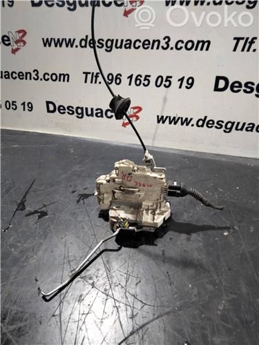 Audi A4 S4 B5 8D Cerradura de puerta delantera 