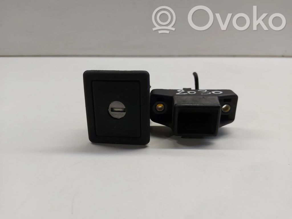 Tailgate/trunk/boot lock/catch/latch