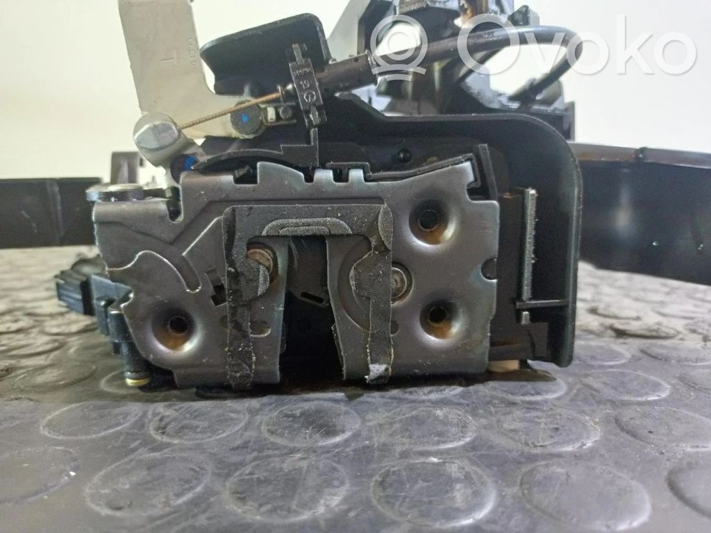 Cerradura de puerta trasera   24000000013
