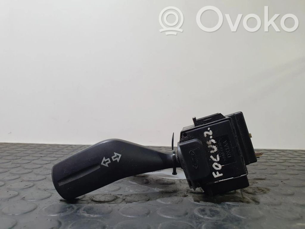 Light switch   4M5T13335AD