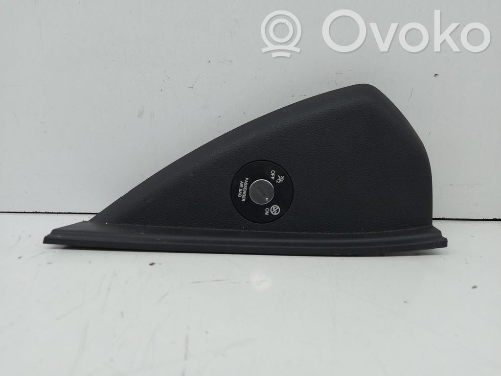 Bottom trim   84767D4110