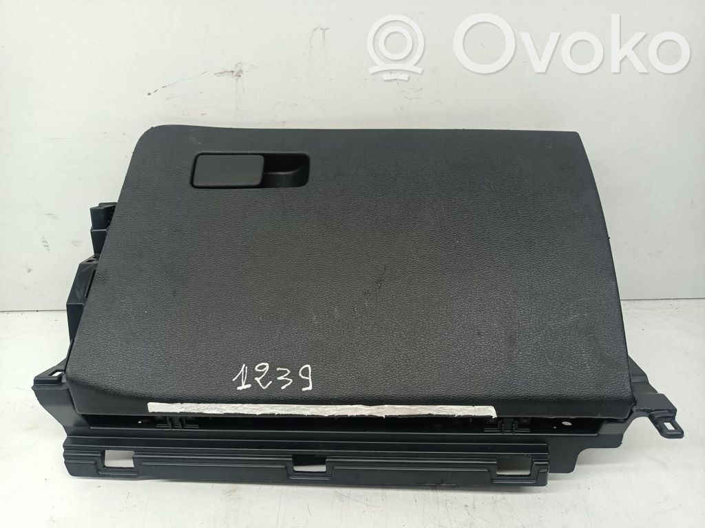 KIA Ceed Glove box 
