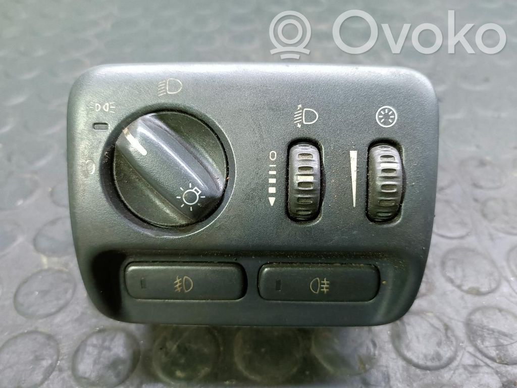Light switch   9459986
