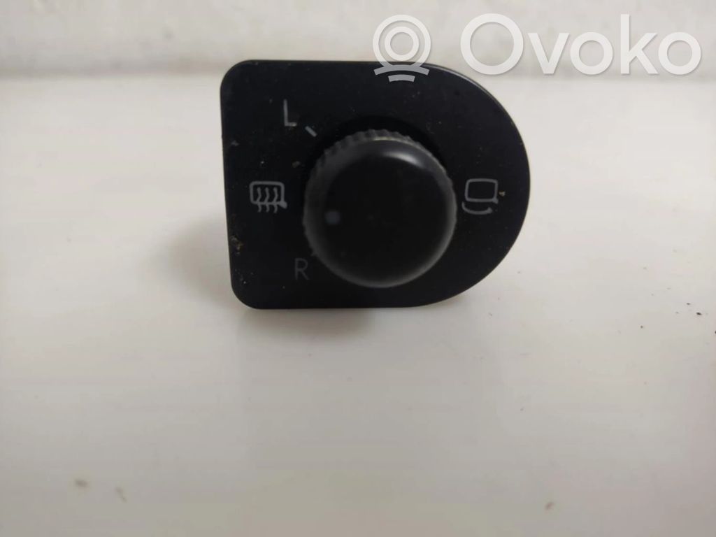 Przycisk regulacji lusterek bocznych   6900144,MANDORETROVISOR