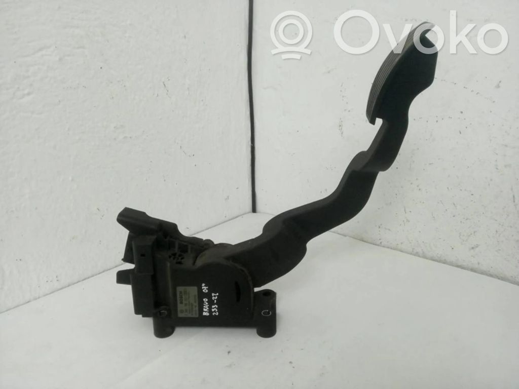 Akceleratoriaus pedalas   517856400