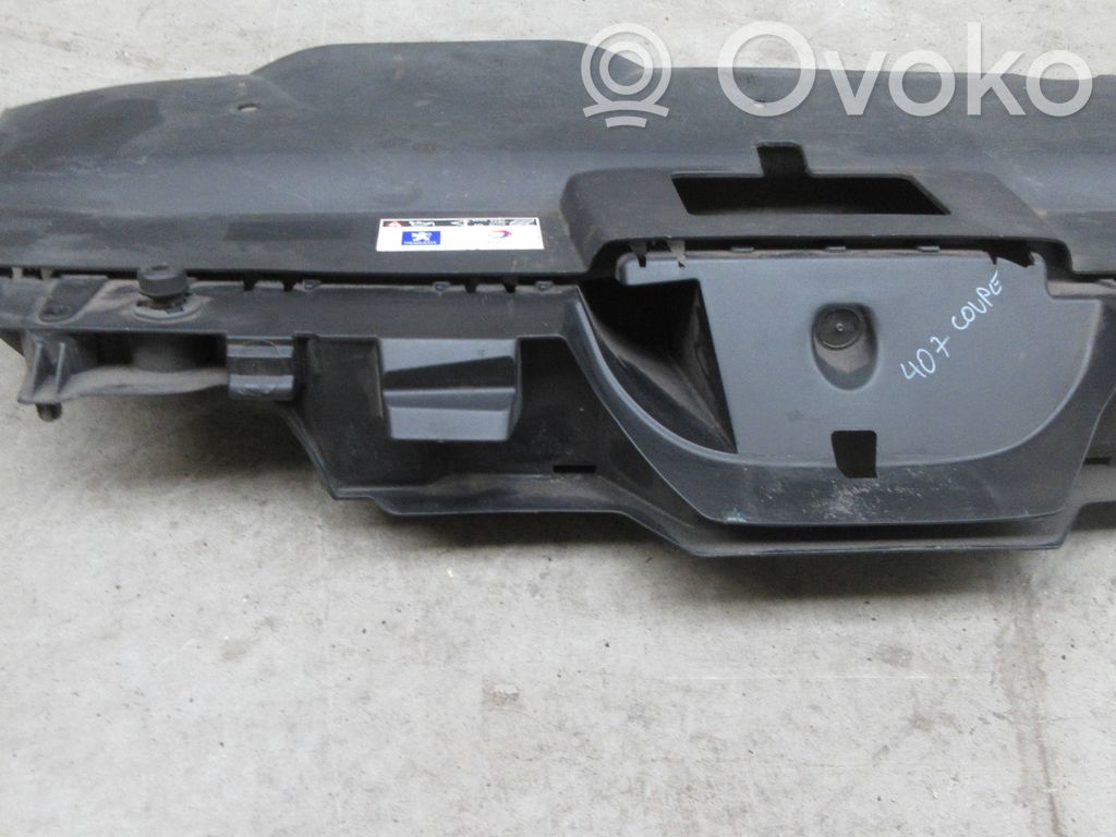 Peugeot 407 Parachoques delantero 