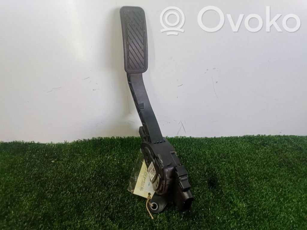 Akceleratoriaus pedalas   8V219F836AA