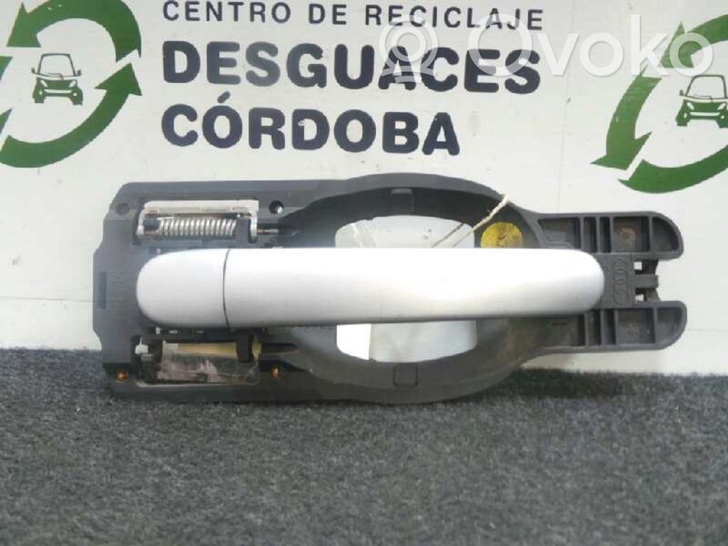 Audi A2 Ārējais atvēršanas rokturis 