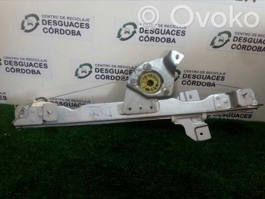 Dacia Sandero Front door manual window regulator 