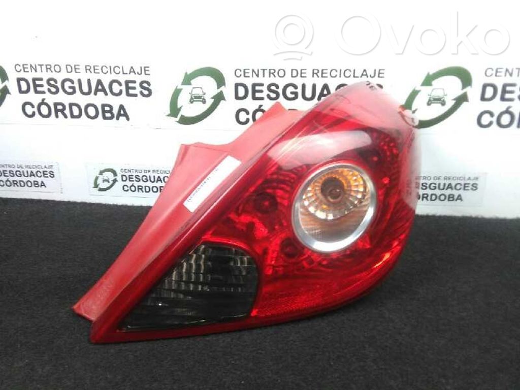 Opel Corsa D Aizmugurējais lukturis virsbūvē 