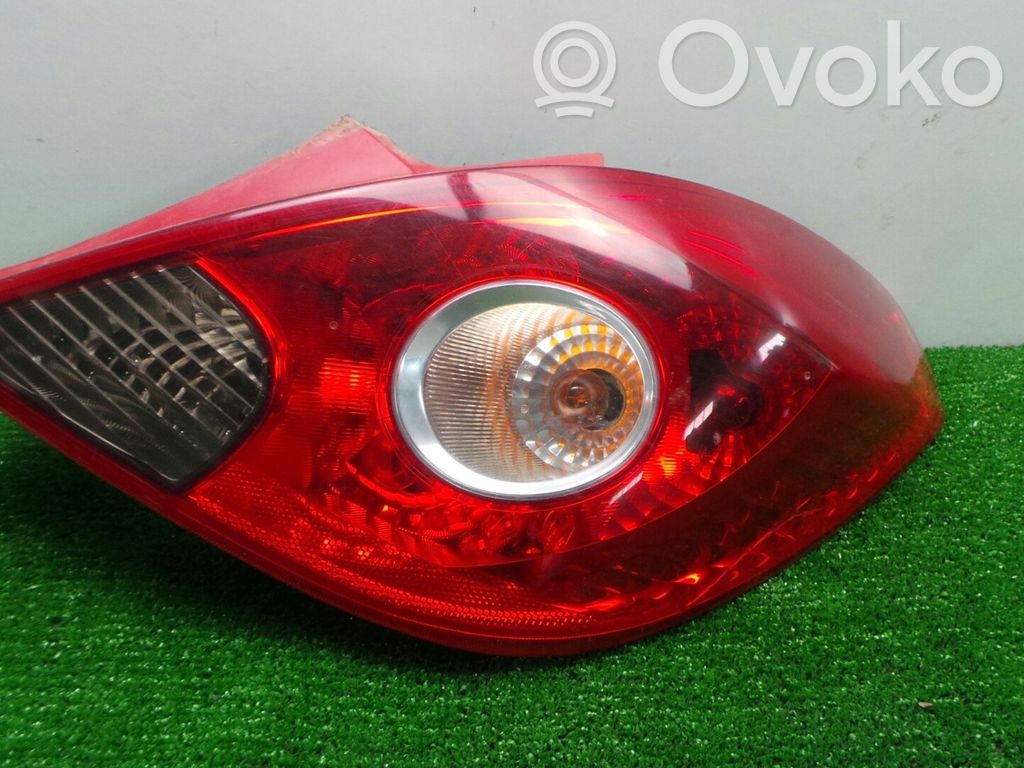 Opel Corsa D Aizmugurējais lukturis virsbūvē 