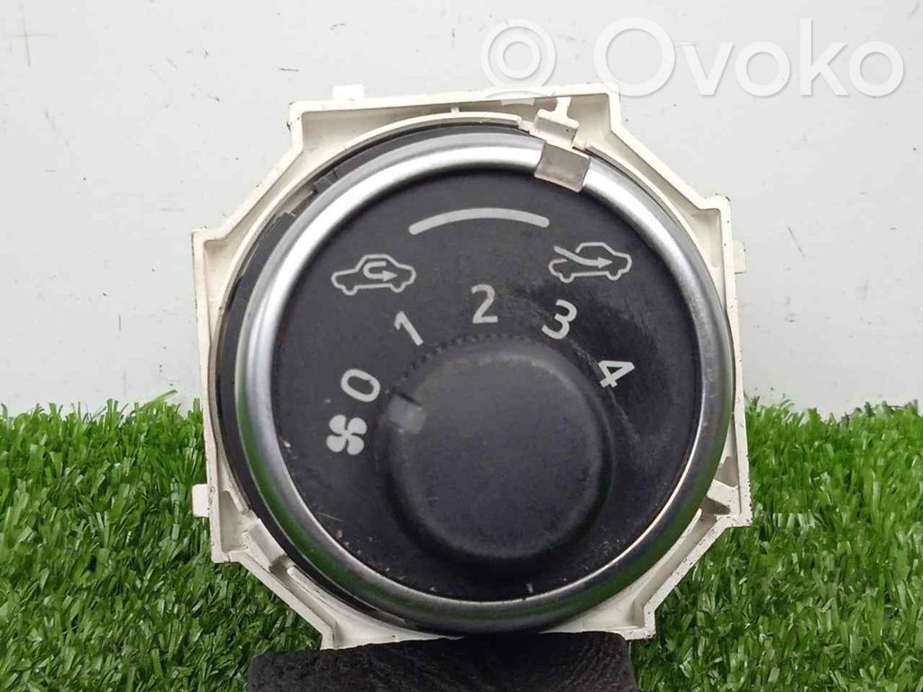 Toyota Yaris Air conditioner control unit module 