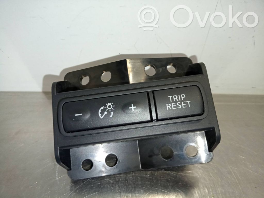 Nissan Qashqai Interruptor de control multifunción 