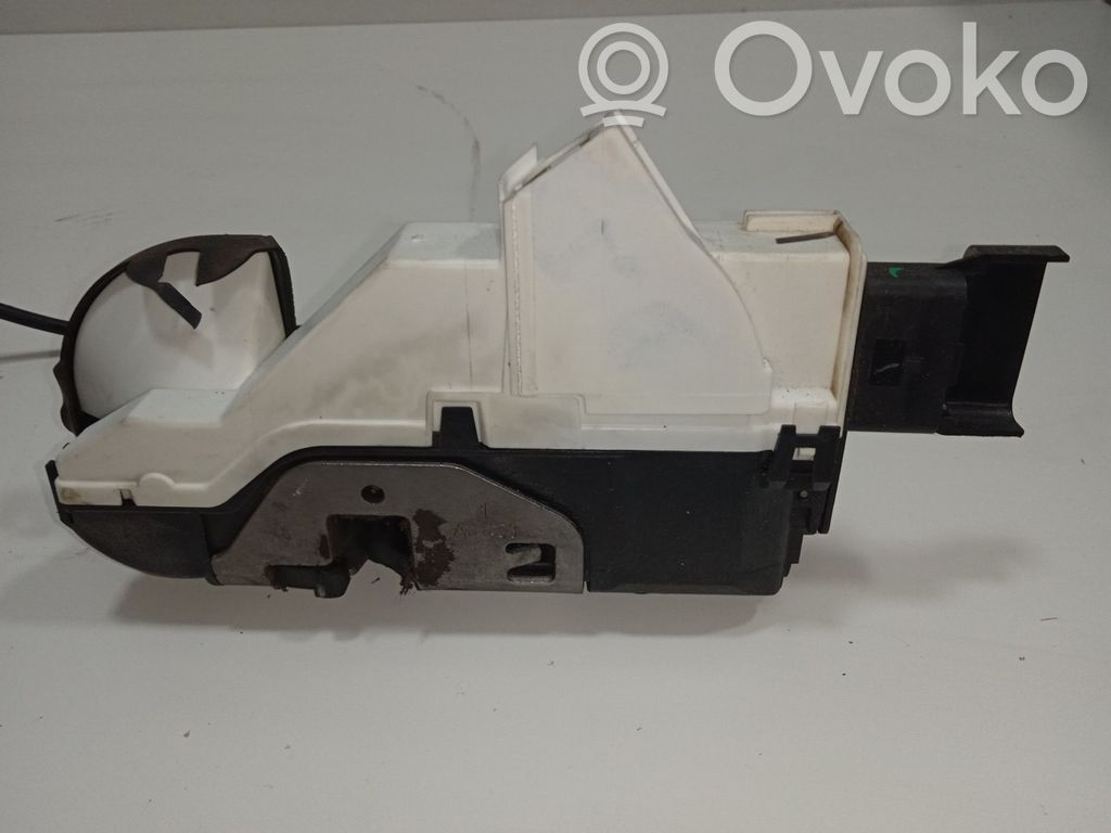 Priekšpusē slēdzene   07135PUERTAS,6PINES