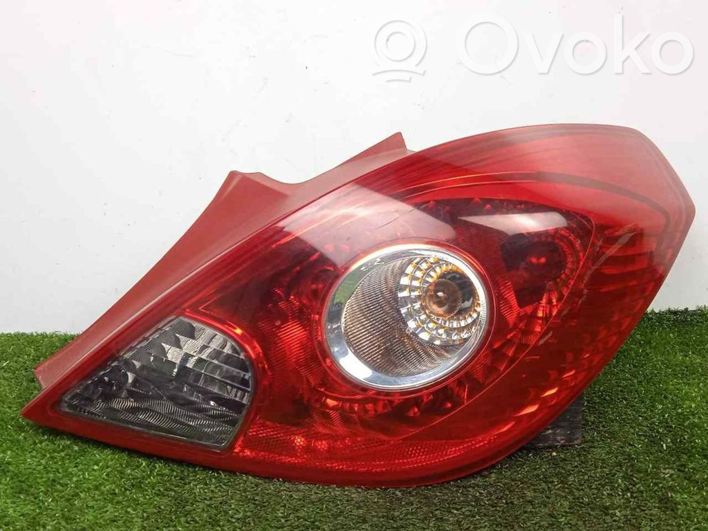 Opel Corsa C Aizmugurējais lukturis virsbūvē 