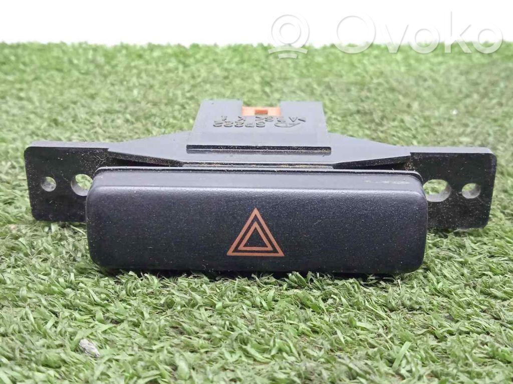 Suzuki Grand Vitara II Botón interruptor de luz de peligro 