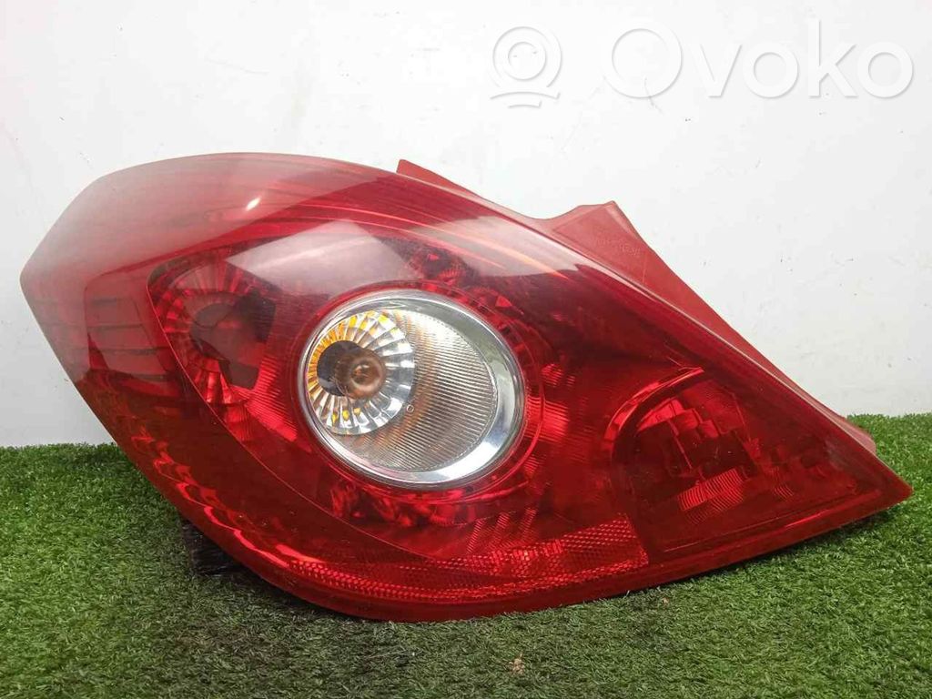 Opel Corsa D Aizmugurējais lukturis virsbūvē 