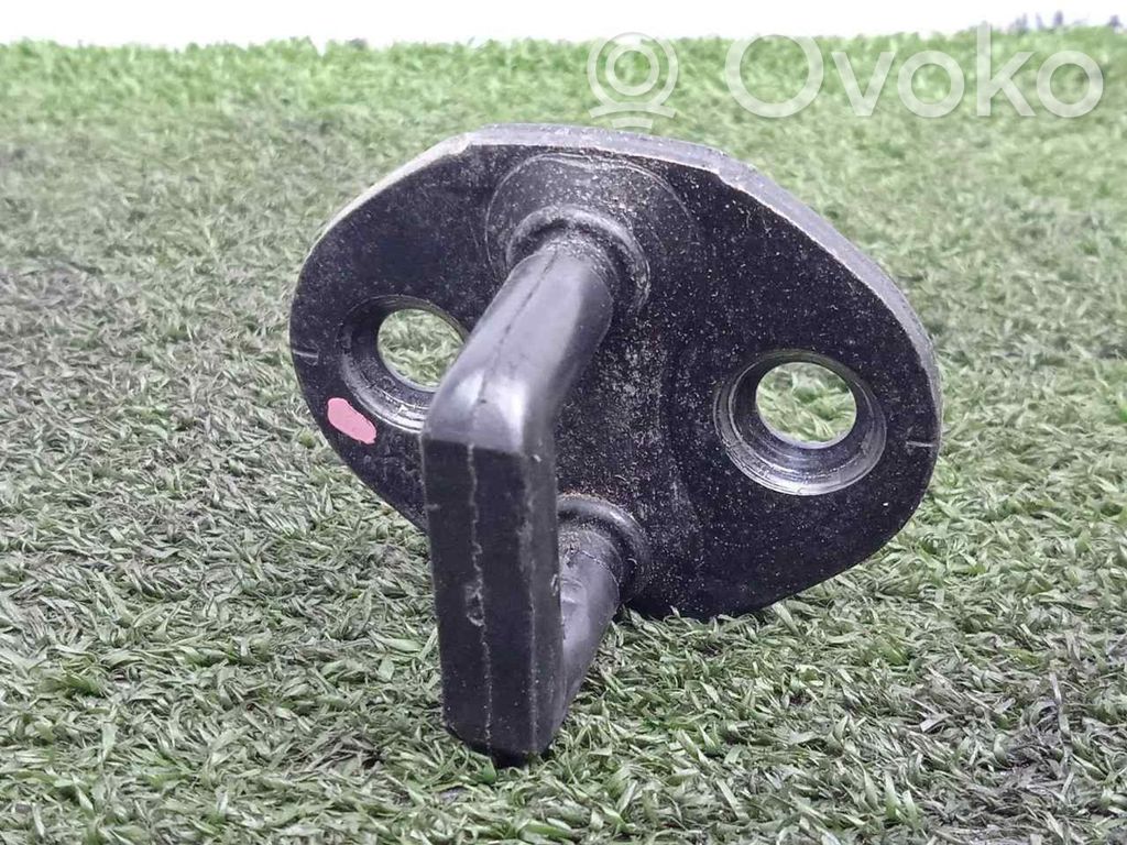 Priekšpusē slēdzene   MB867059,RESBALON