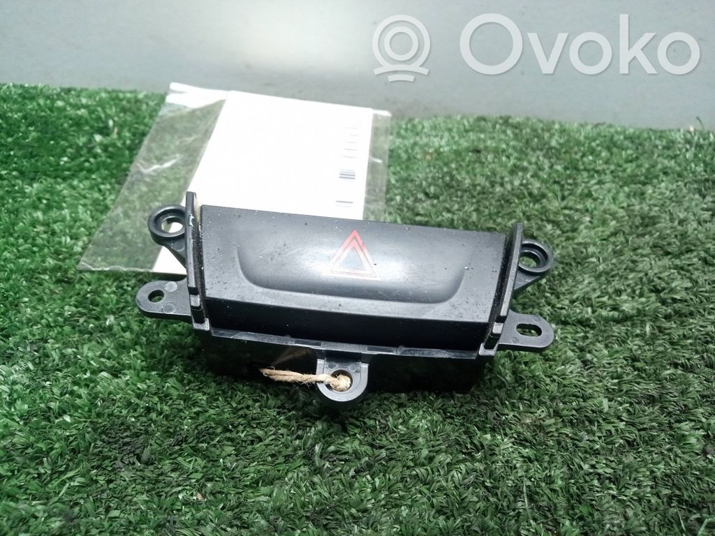 Mitsubishi ASX Botón interruptor de luz de peligro 